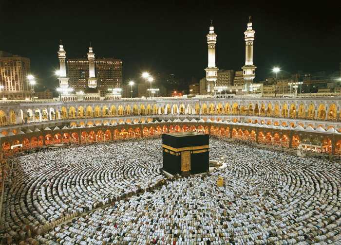 Papier Kaaba at Night