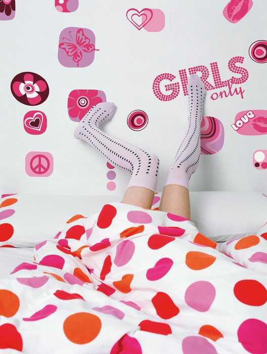  Girls only
