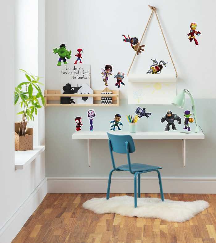 Sticker mural Spidey and Friends