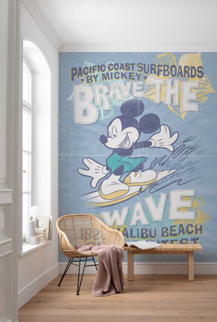 Photo murale intissé impression numérique Mickey Brave the Wave