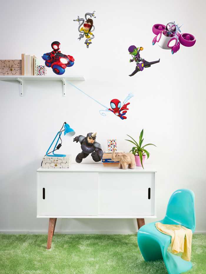 Sticker mural Spidey and His Amazing Friends Chasing